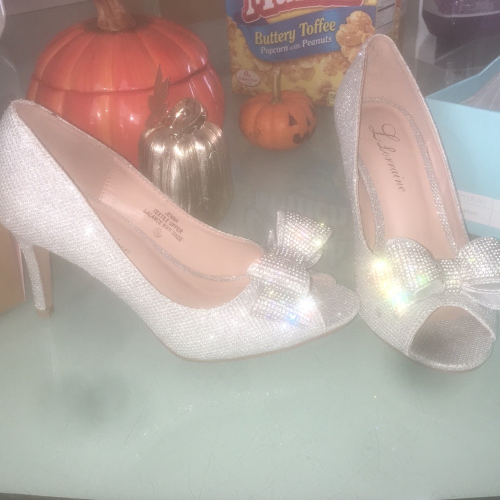 Silver Heels - image 2